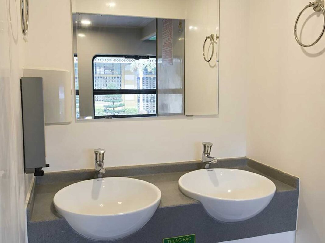 Lotus Train Vietnam: Train from Hanoi to Sapa