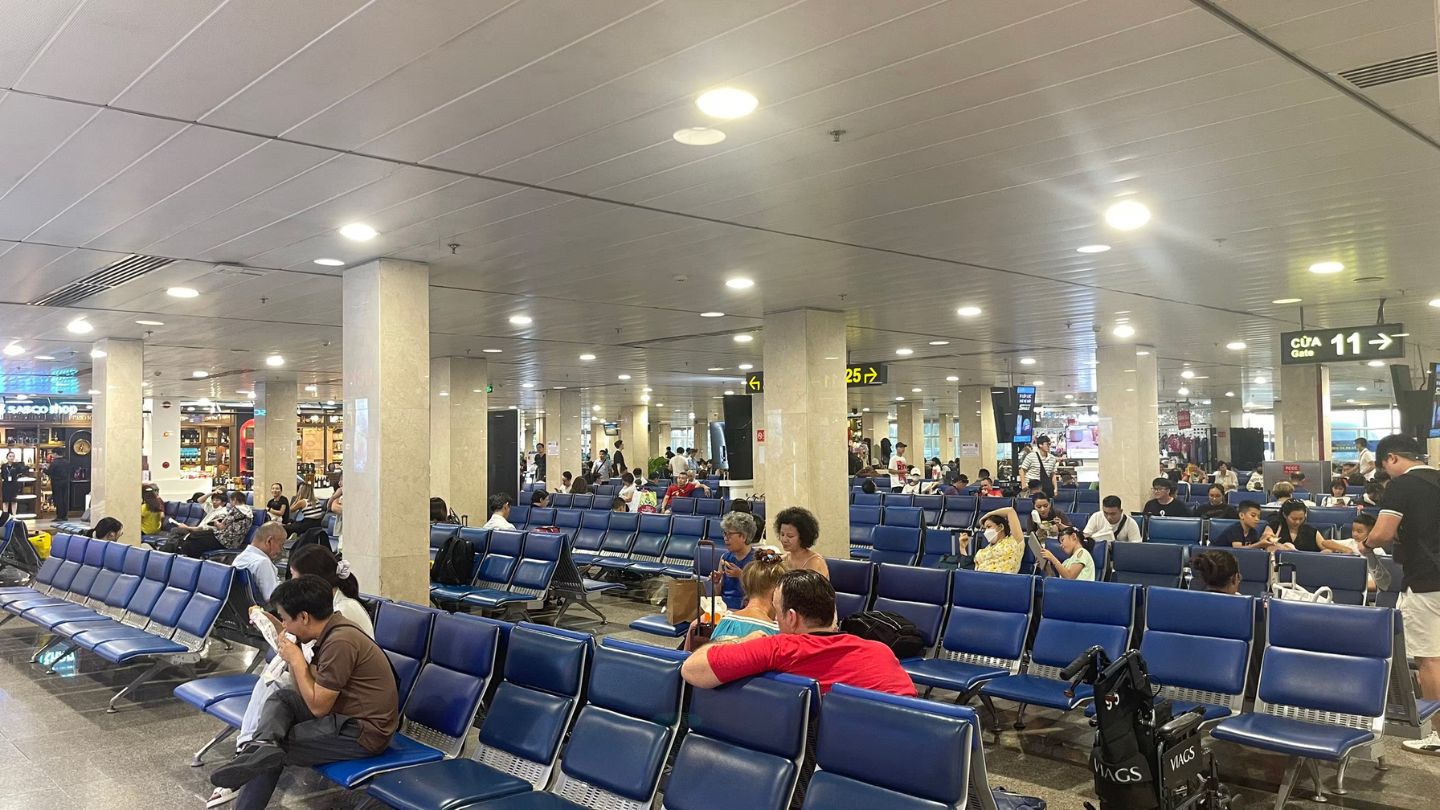 Hanoi Train Station: A Journey Through Vietnam's Rail Heartbeat 11 Capturing moments at Hanoi Train Station